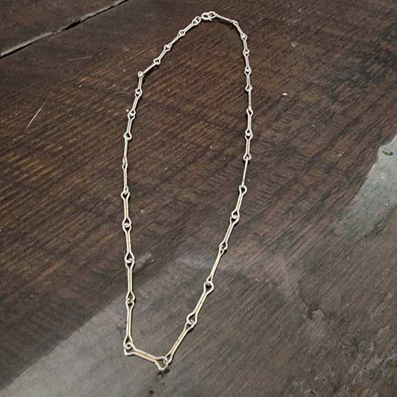 SE37 Elegant Silver Color Bone Shaped Chain Necklace - Picture 4 of 7